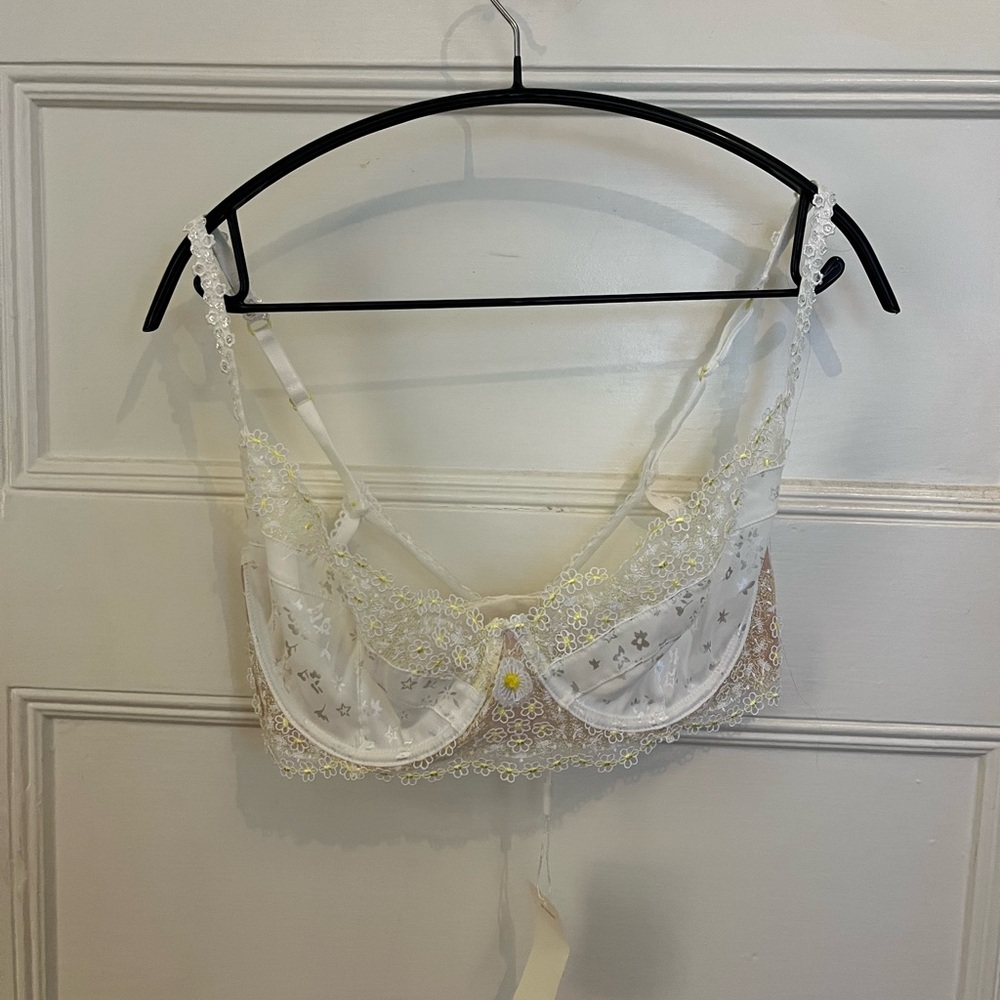 New For Love and Lemons 3D Daisy Underwire Bra - 34DD / White - Picture 2 of 6
